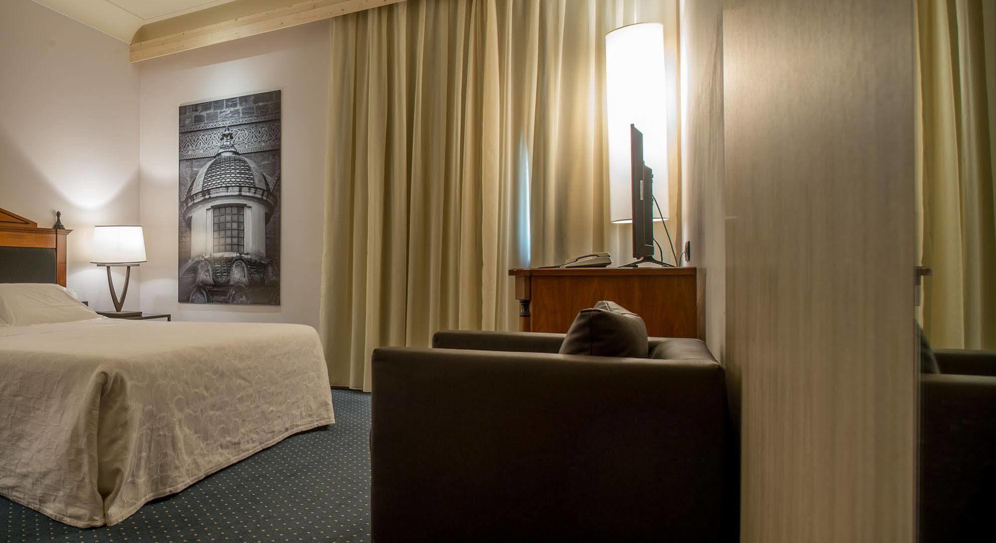 Hotel Federico II Central Palace Palermo Bagian luar foto