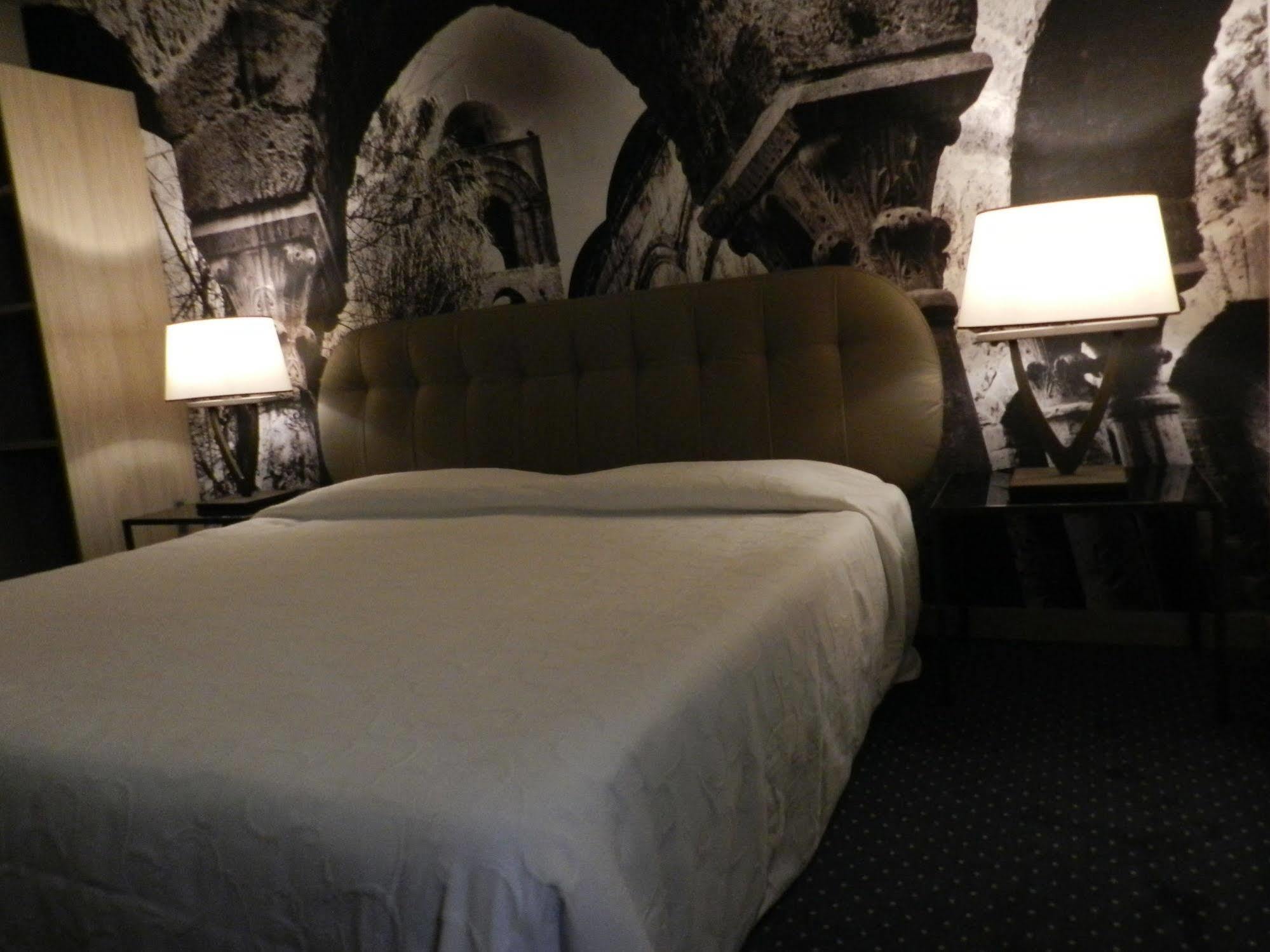 Hotel Federico II Central Palace Palermo Bagian luar foto